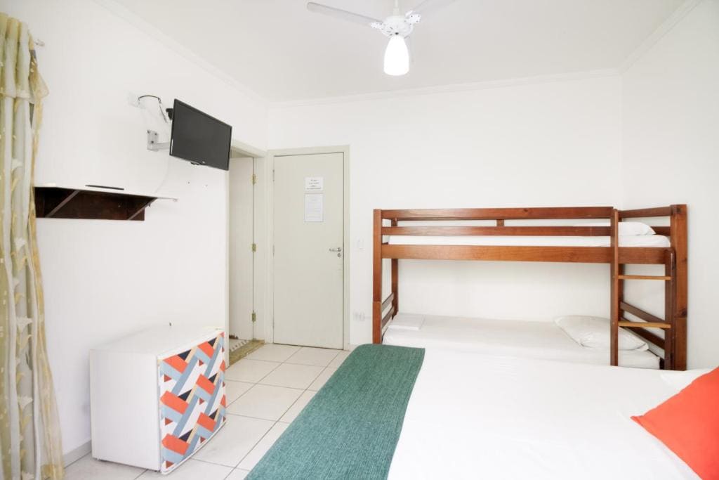 Deluxe Quadruple Room room - Image 2