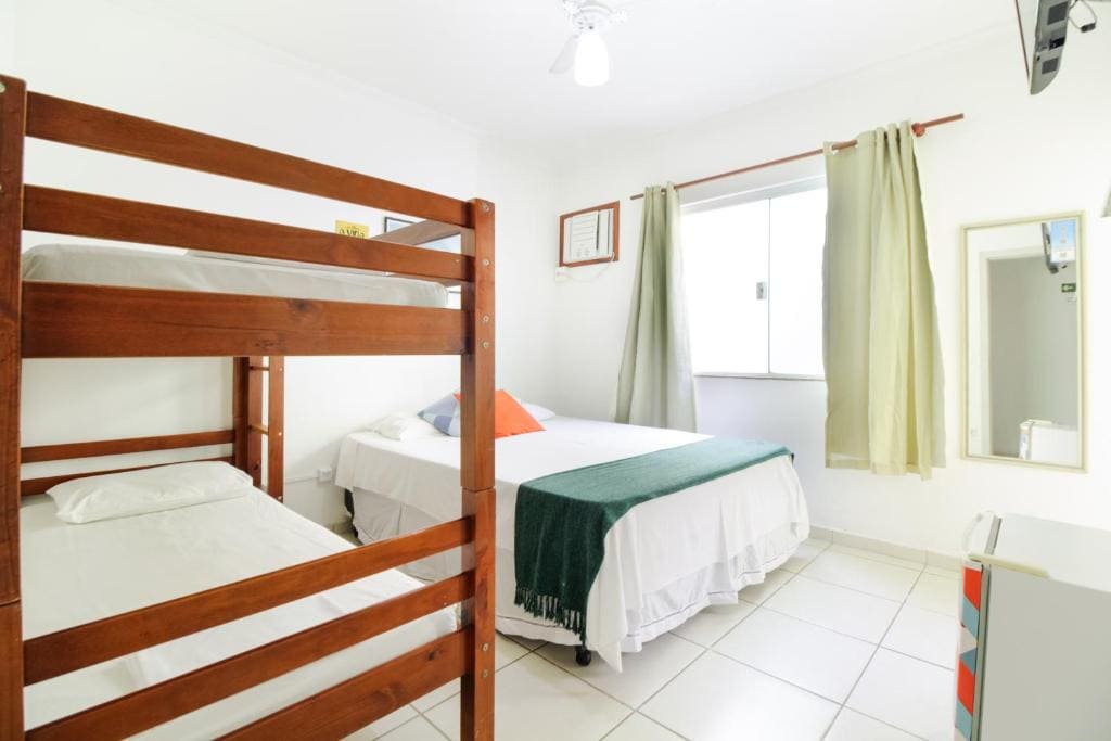 Deluxe Quadruple Room room - Image 1
