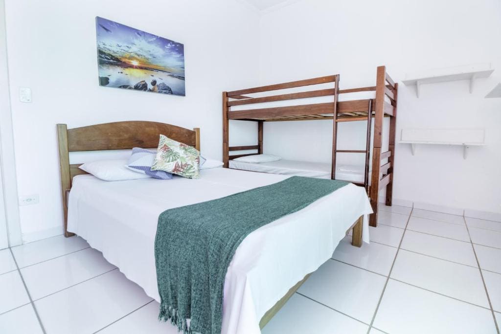 Standard Quadruple Room room - Image 1