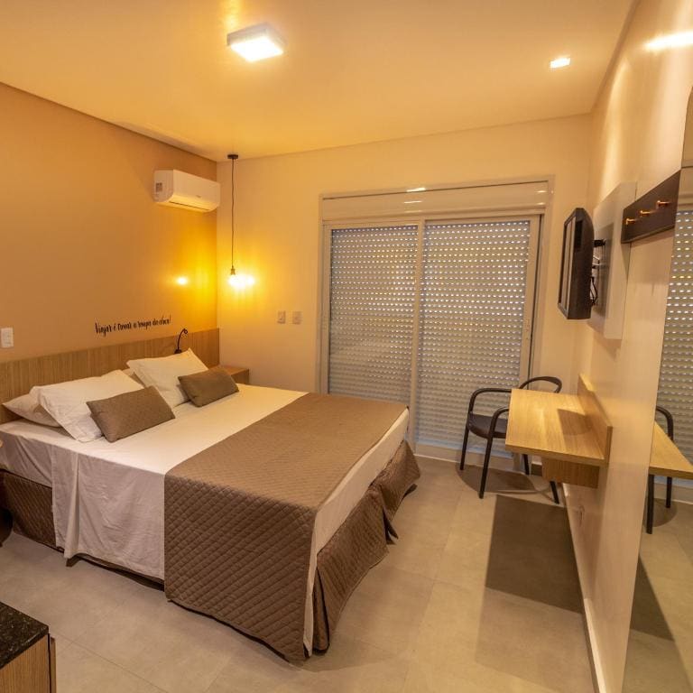 Double Room with Balcony room - Image 2