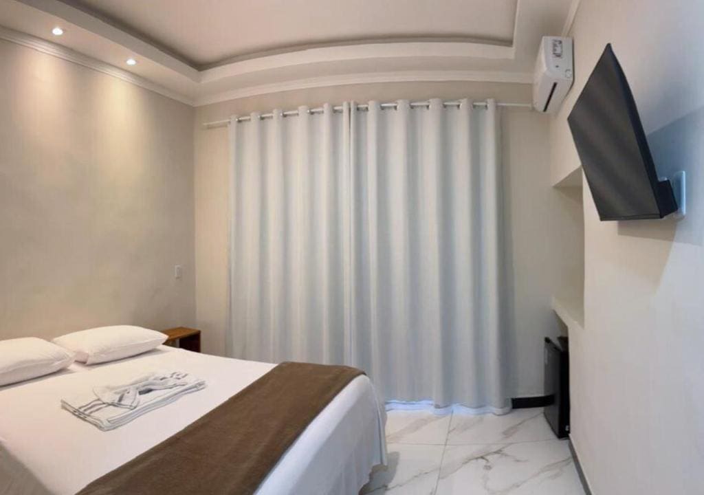 Deluxe Queen Room room - Image 2