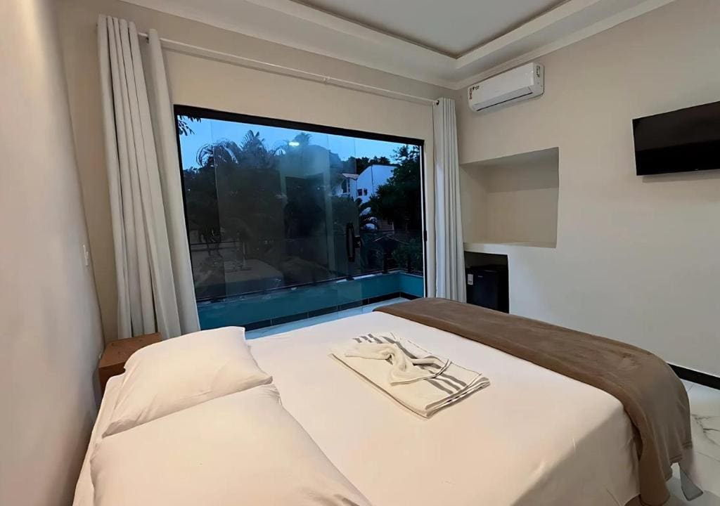 Deluxe Queen Room room - Image 3