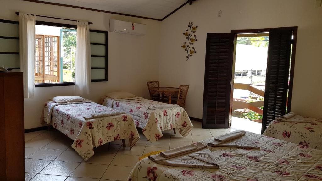 Family Room with Balcony room - Image 2