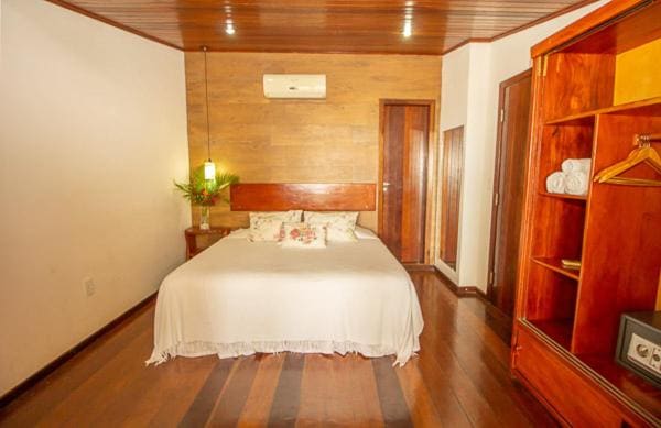 Double Room with Balcony and Sea View room - Image 2