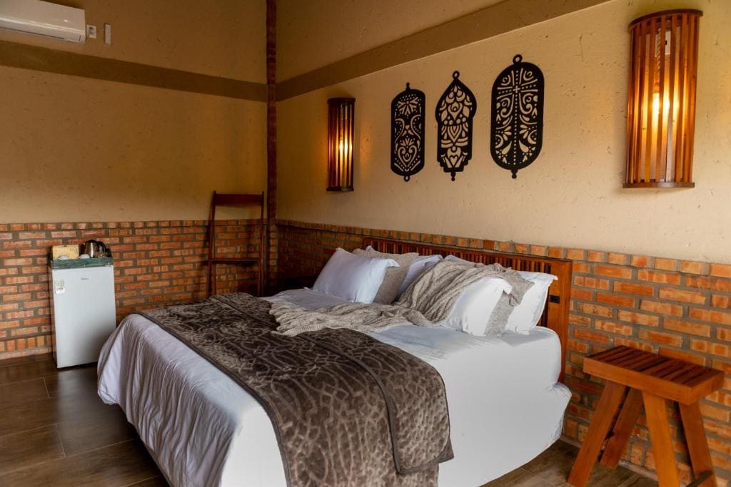 Deluxe Suite with Spa Bath room - Image 2