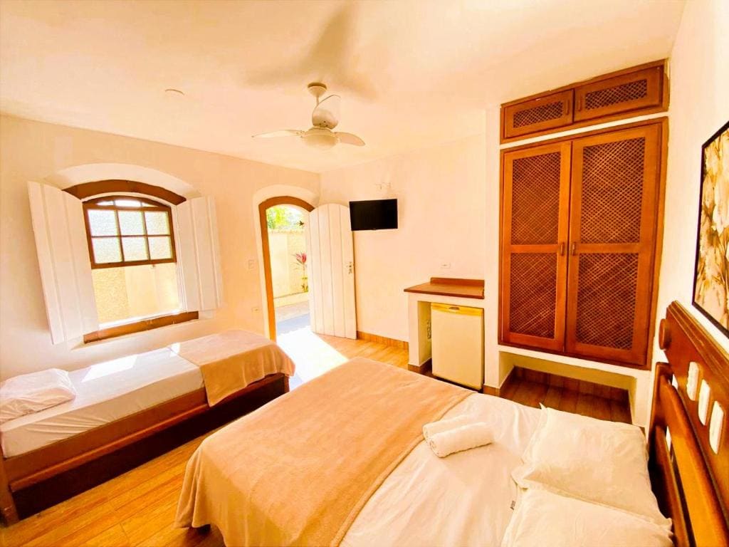 Comfort Quadruple Room room - Image 2