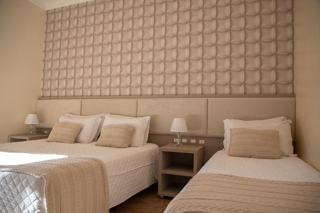 Luxury Triple Room room - Image 3