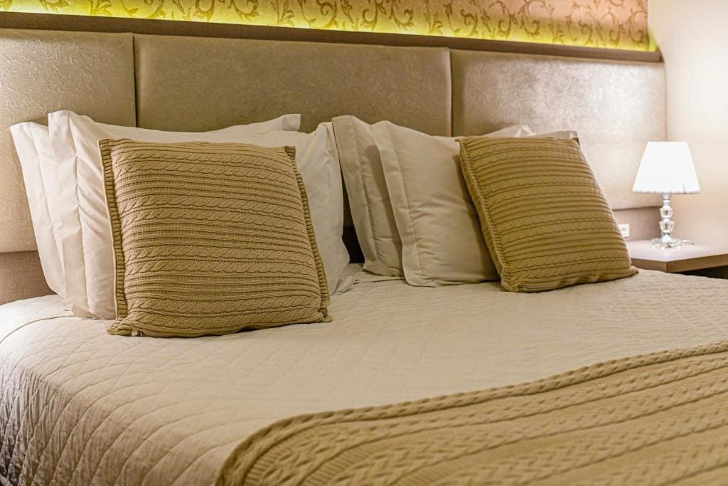 Luxury Triple Room room - Image 2