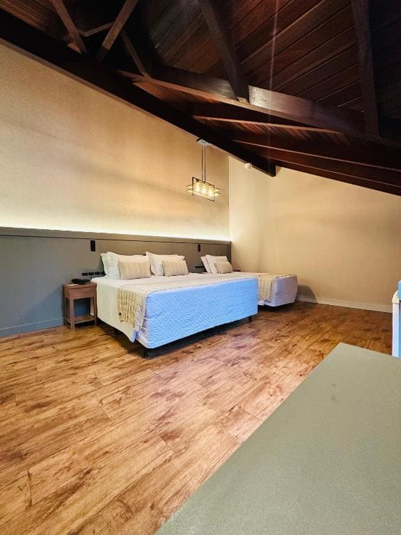 Luxury Quadruple Room room - Image 3