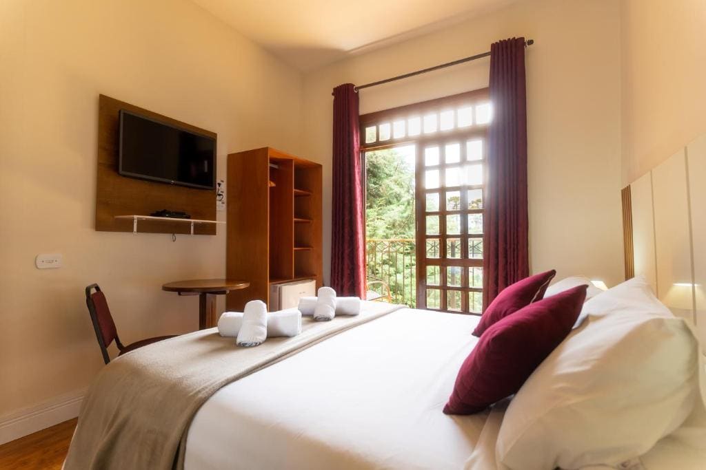 Deluxe Double or Twin Room with Balcony room - Image 2