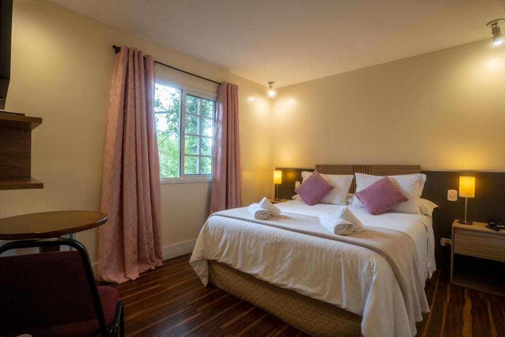 Deluxe Double or Twin Room room - Image 2