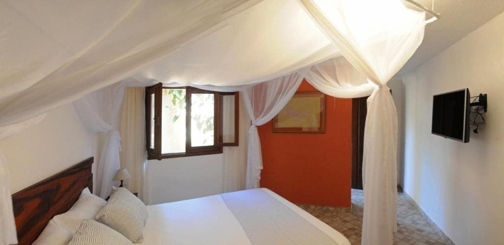 Superior Bungalow room - Image 2