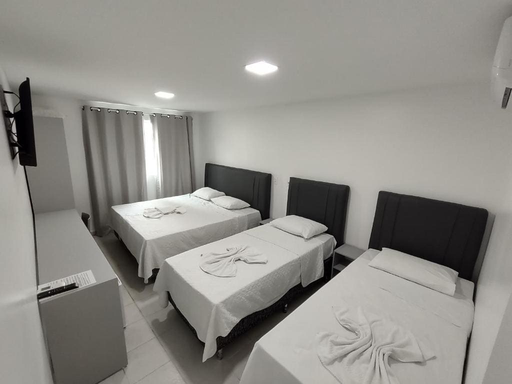 Standard Quadruple Room room - Image 2