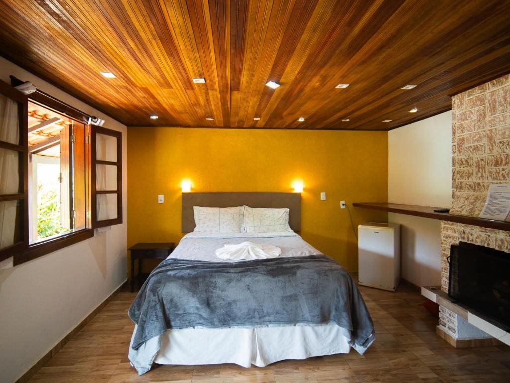 Chalé Deluxe com Varanda e Hidromassagem room - Image 1