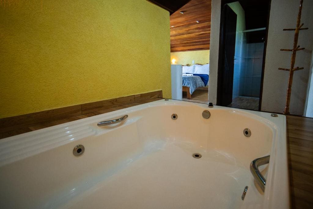 Chalé Superior com Hidromassagem room - Image 3
