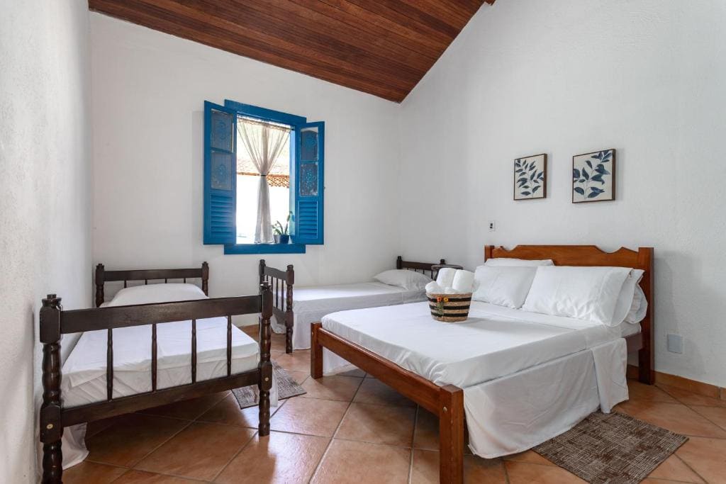 Standard Quadruple Room room - Image 1