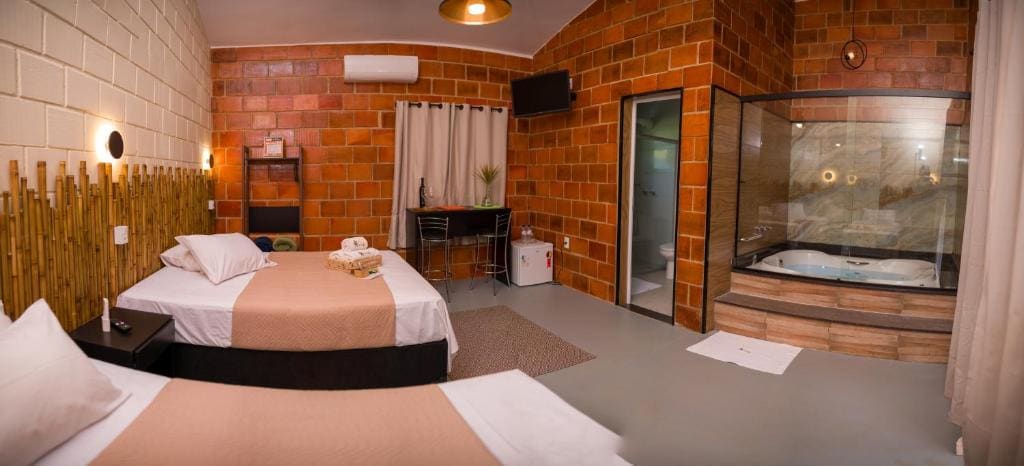 Deluxe Suite with Spa Bath room - Image 2