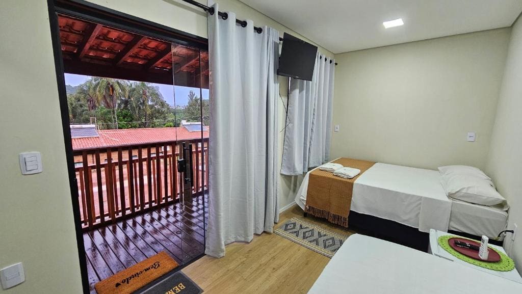 Classic Triple Room room - Image 2