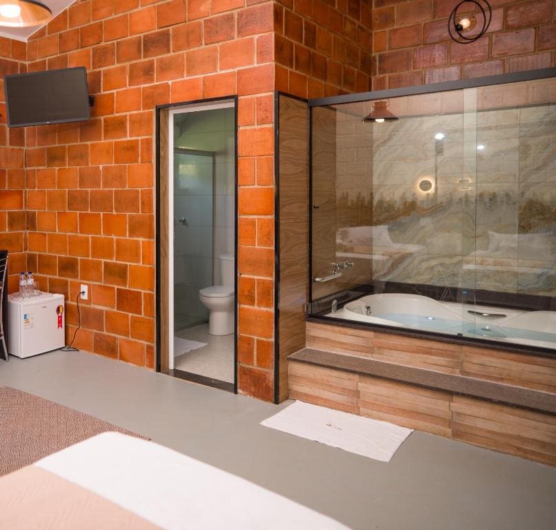 Deluxe Suite with Spa Bath room - Image 1