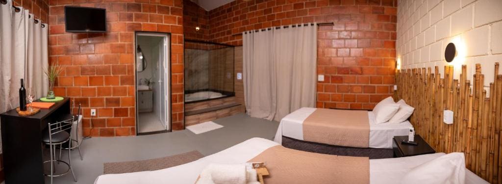 Deluxe Suite with Spa Bath room - Image 3