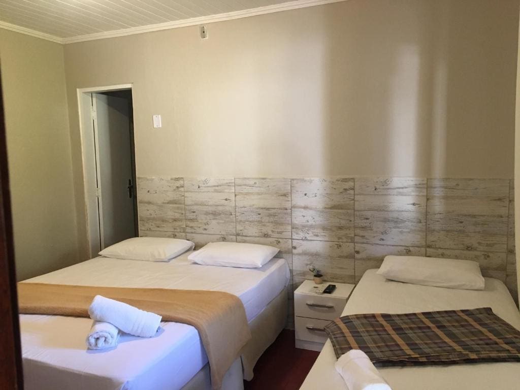 Quarto Deluxe com Cama de Casal e Cama Extra room - Image 3