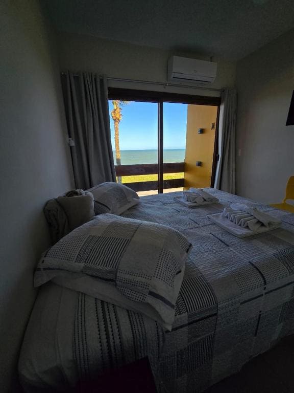 Queen Suite with Sea View room - Image 2