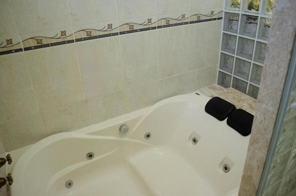 Suite with Spa Bath room - Image 3