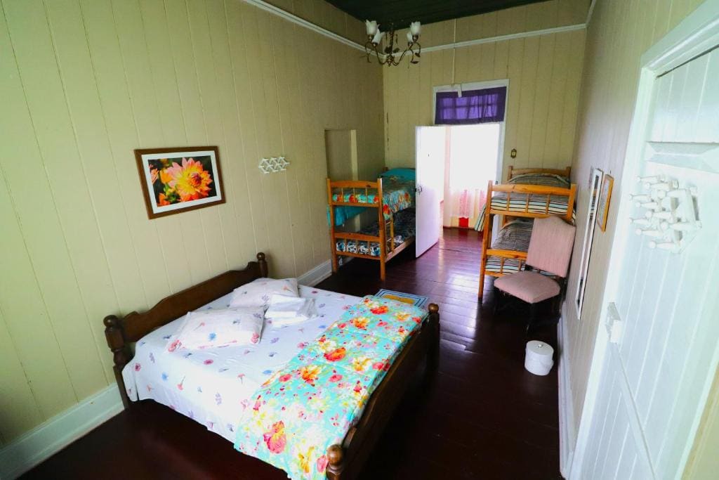 Family Room with Shared Bathroom room - Image 2