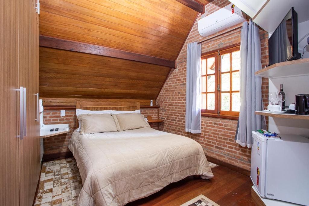Standard Quadruple Room - Not Pet Friendly room - Image 1