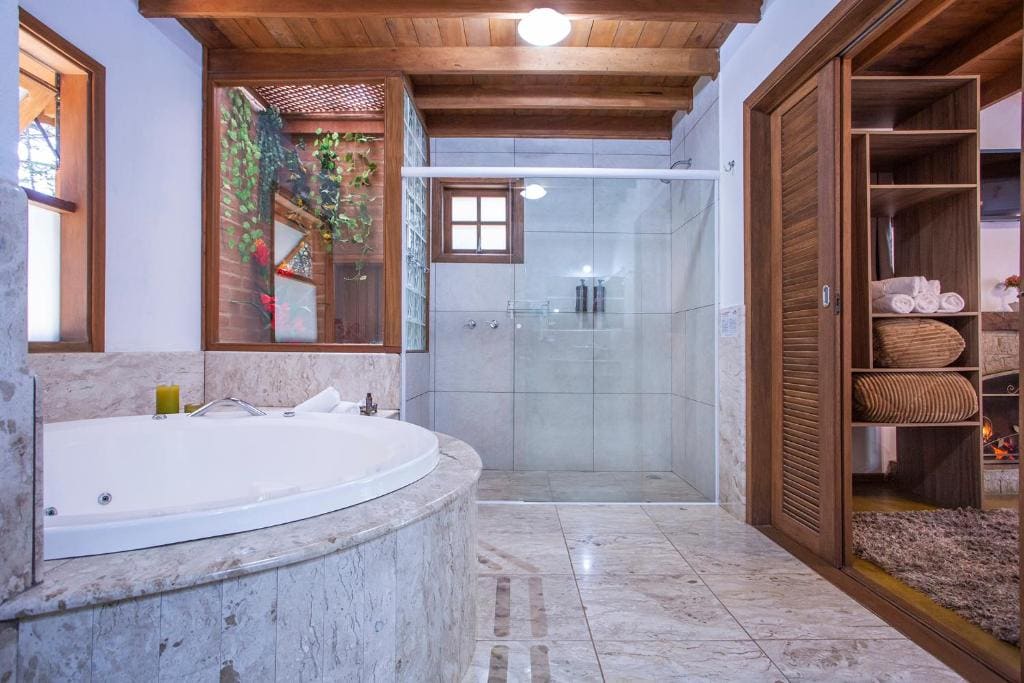 Superior Chalet with Jacuzzi room - Image 2