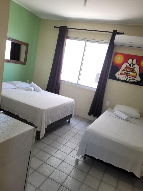 Economy Quadruple Room room - Image 2