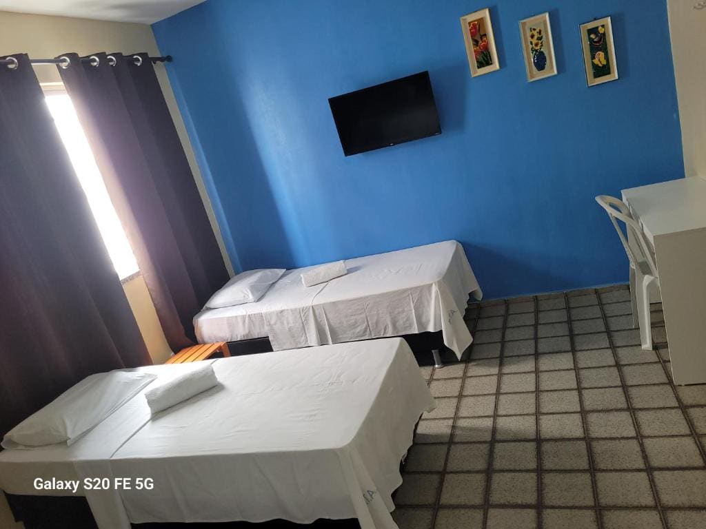Economy Quadruple Room room - Image 3