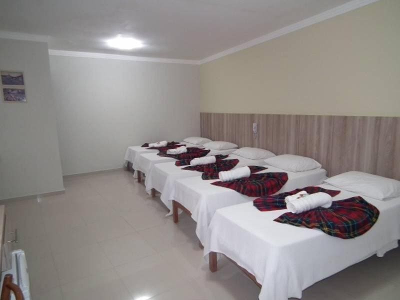 Deluxe Family Room room - Image 1