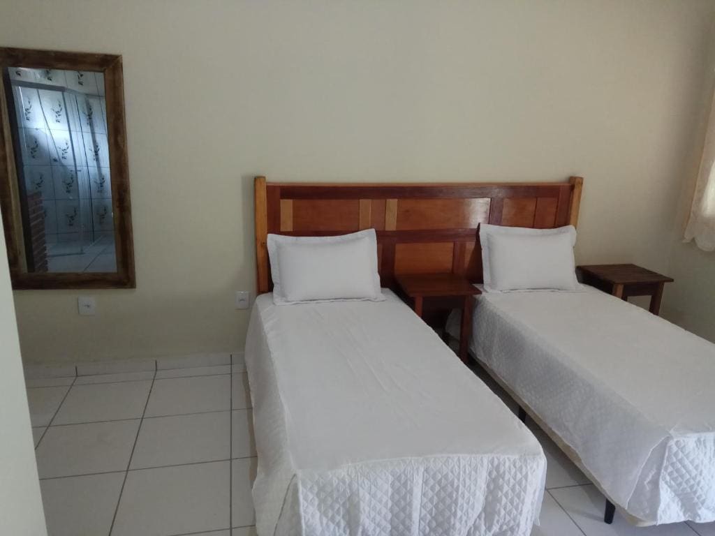 Large Twin Room room - Image 2