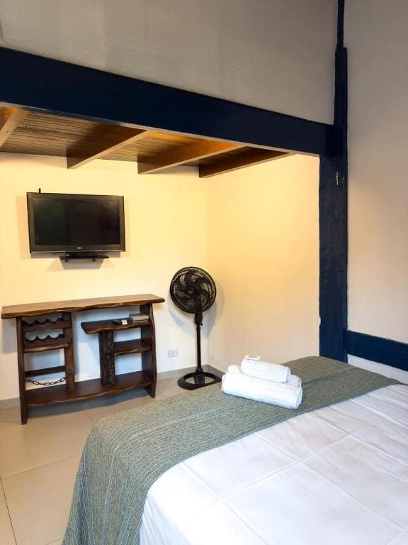 Double Room with Balcony room - Image 3