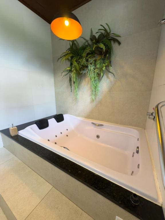 Double Room with Spa Bath room - Image 3