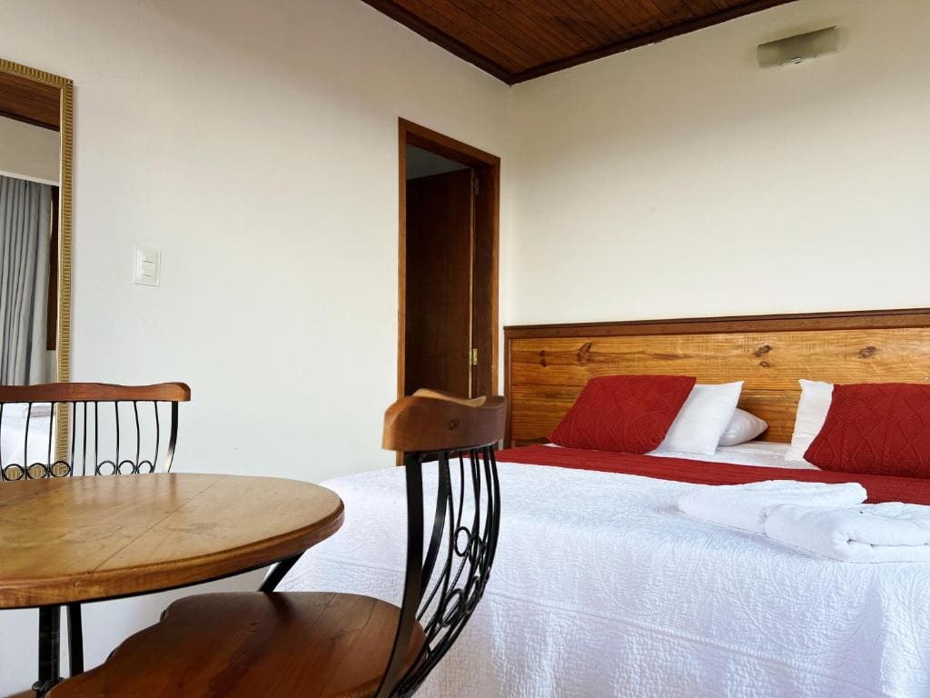 Suite with Mountain View room - Image 3