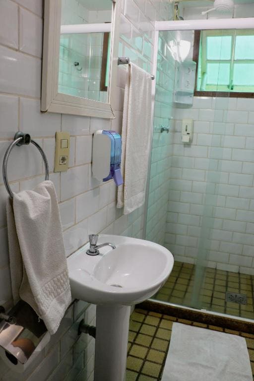Twin Room with Private Bathroom room - Image 3