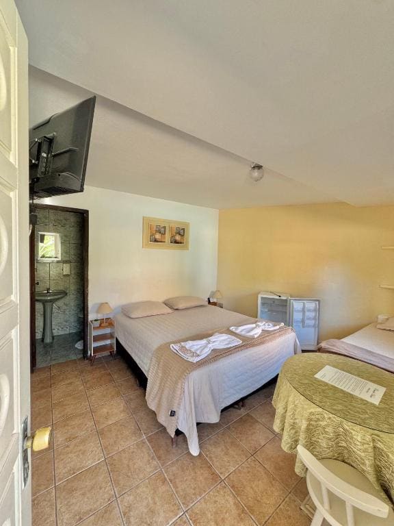 Triple Room with Bathroom room - Image 1