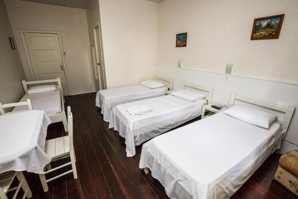 Quarto 4 Camas de Solteiro room - Image 2
