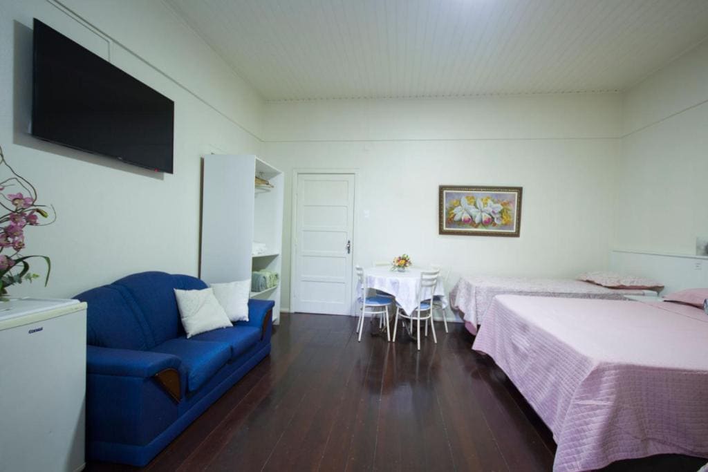 Quarto Família 1 cama de casal e 2 de solteiro room - Image 3