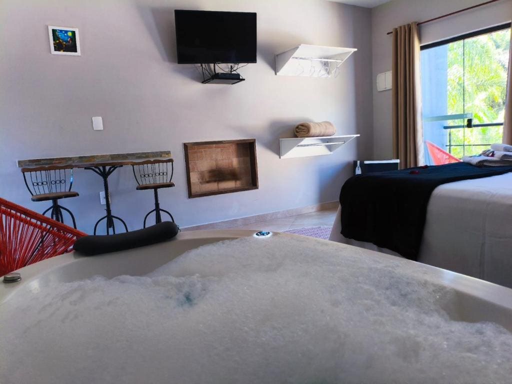 Queen Suite with Spa Bath room - Image 3