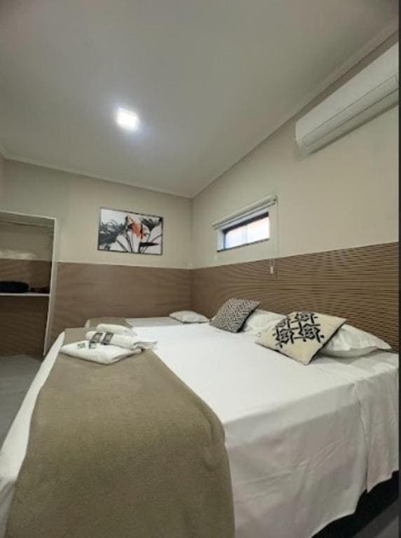 Suite with External Spa Bath room - Image 1