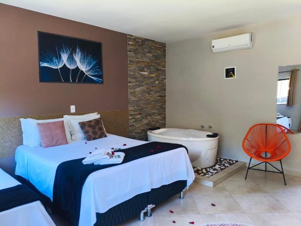 Queen Suite with Spa Bath room - Image 2