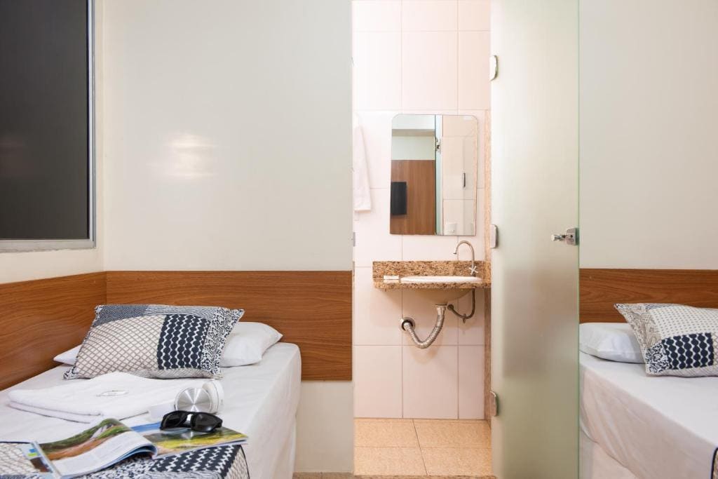 Standard Twin Room room - Image 3