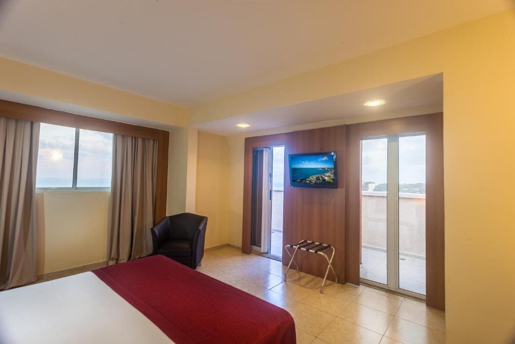 Deluxe Room with Sea View and Balcony room - Image 3