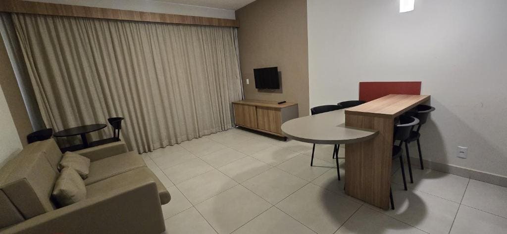 Deluxe One-Bedroom Apartment room - Image 3