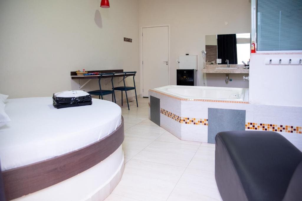 Double Room with Spa Bath room - Image 2