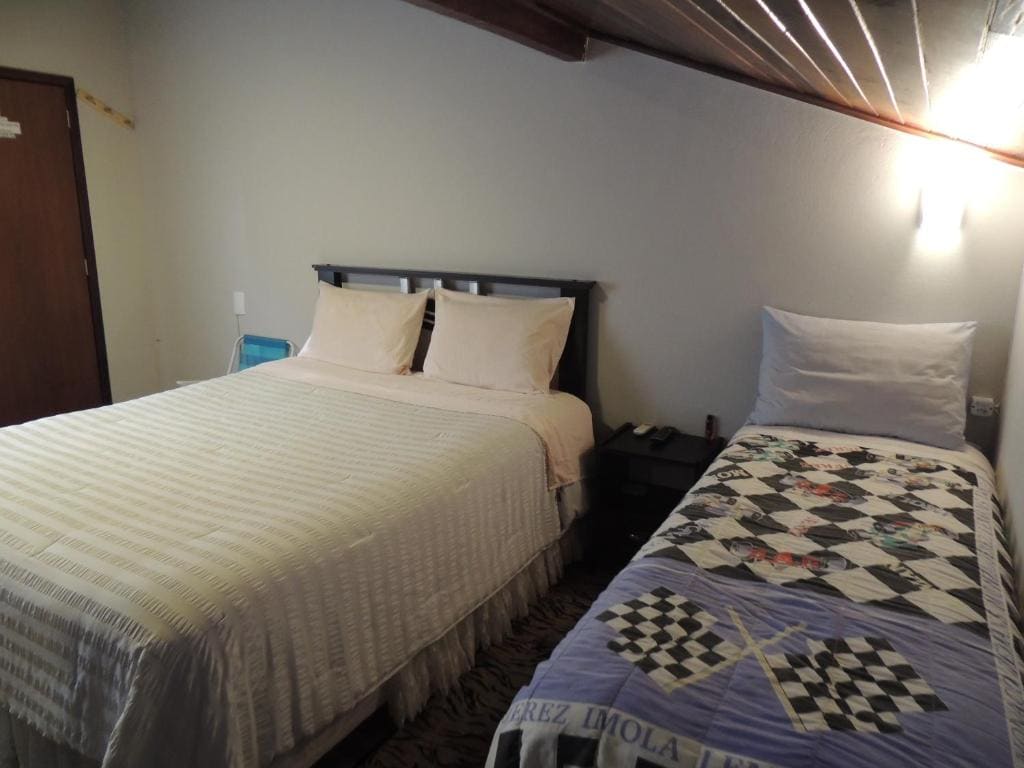 Triple Room with Shared Bathroom room - Image 2