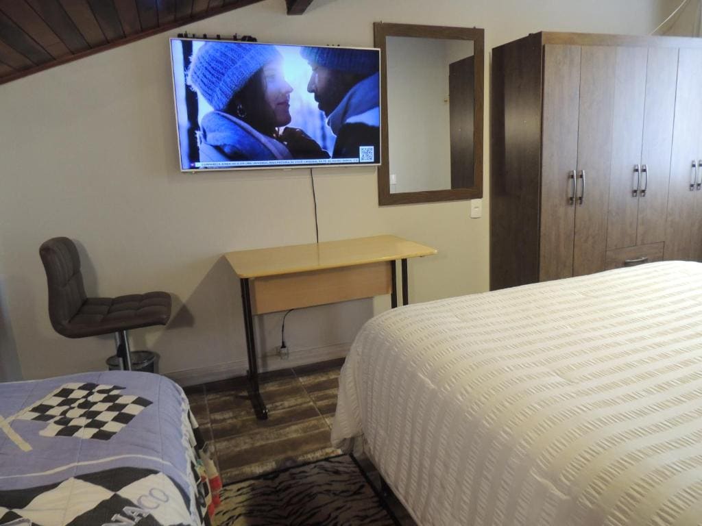 Triple Room with Shared Bathroom room - Image 3